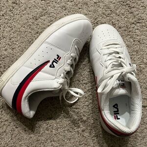 Men's FILA Court 13 Low Top White with Red & Blue Stripe 1SC60348-125 size 9.5